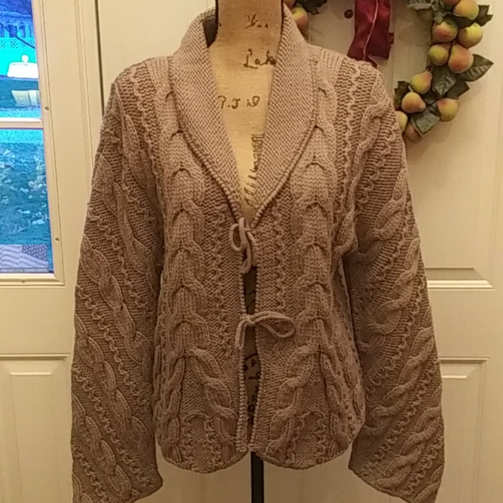 Chunky cable knit Aran style wool sweater from Mira Flores, VGUC